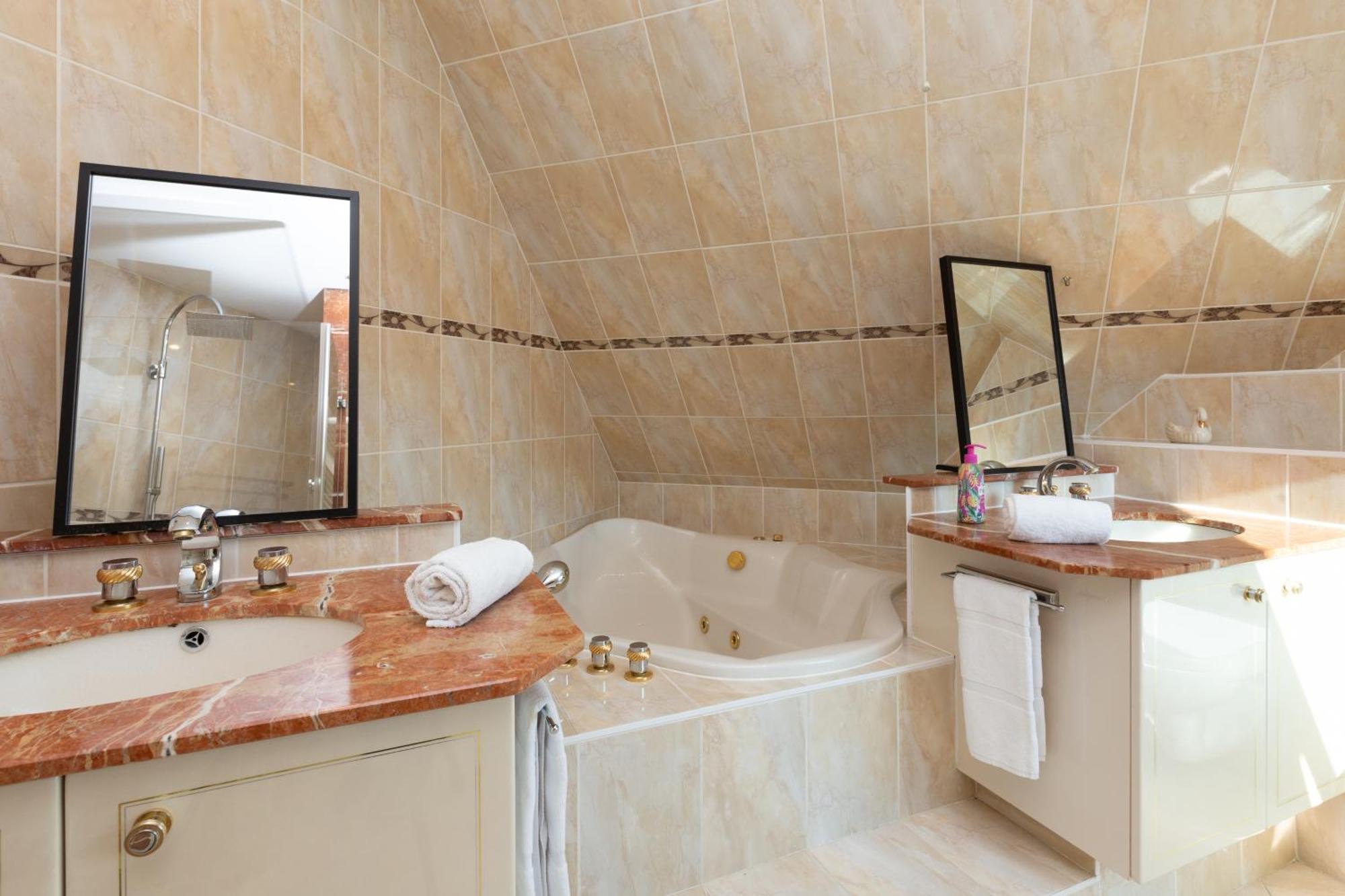 Gites Spa Strasbourg - Villa Ours - Spa Prive, Sauna, Borne D'Arcade, Babyfoot Ittenheim Eksteriør billede