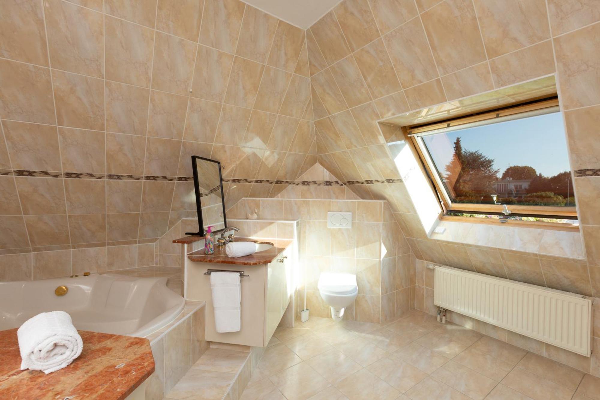 Gites Spa Strasbourg - Villa Ours - Spa Prive, Sauna, Borne D'Arcade, Babyfoot Ittenheim Eksteriør billede
